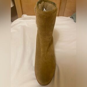 Like new Ugg wedge bootie